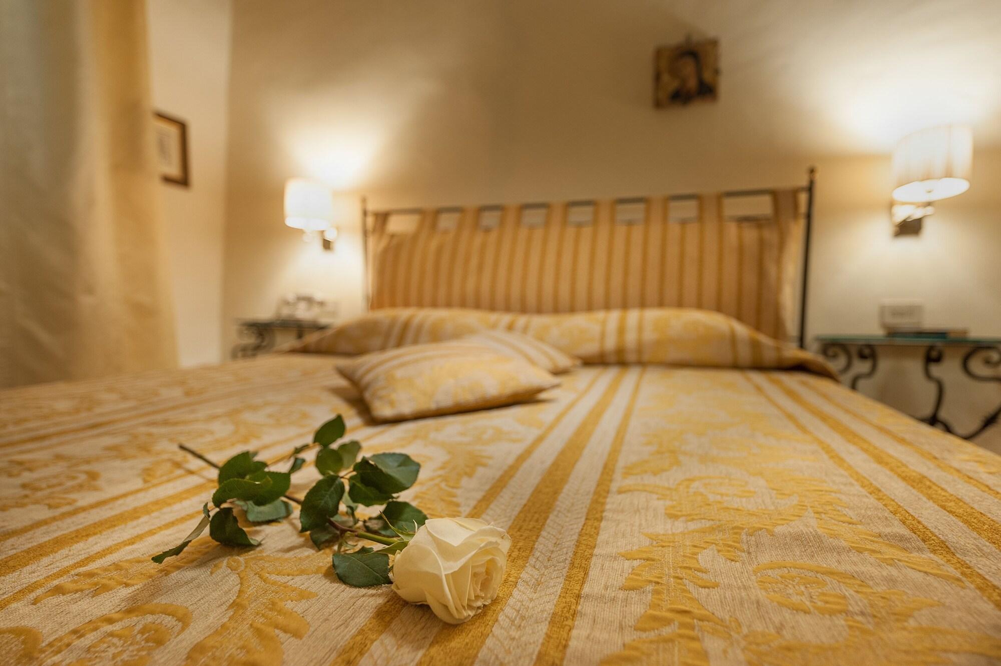 B&B Piccolo Hotel กอร์โตนา ภายนอก รูปภาพ