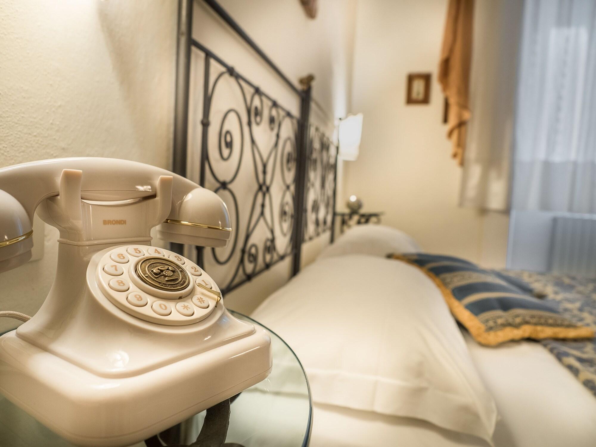 B&B Piccolo Hotel กอร์โตนา ภายนอก รูปภาพ