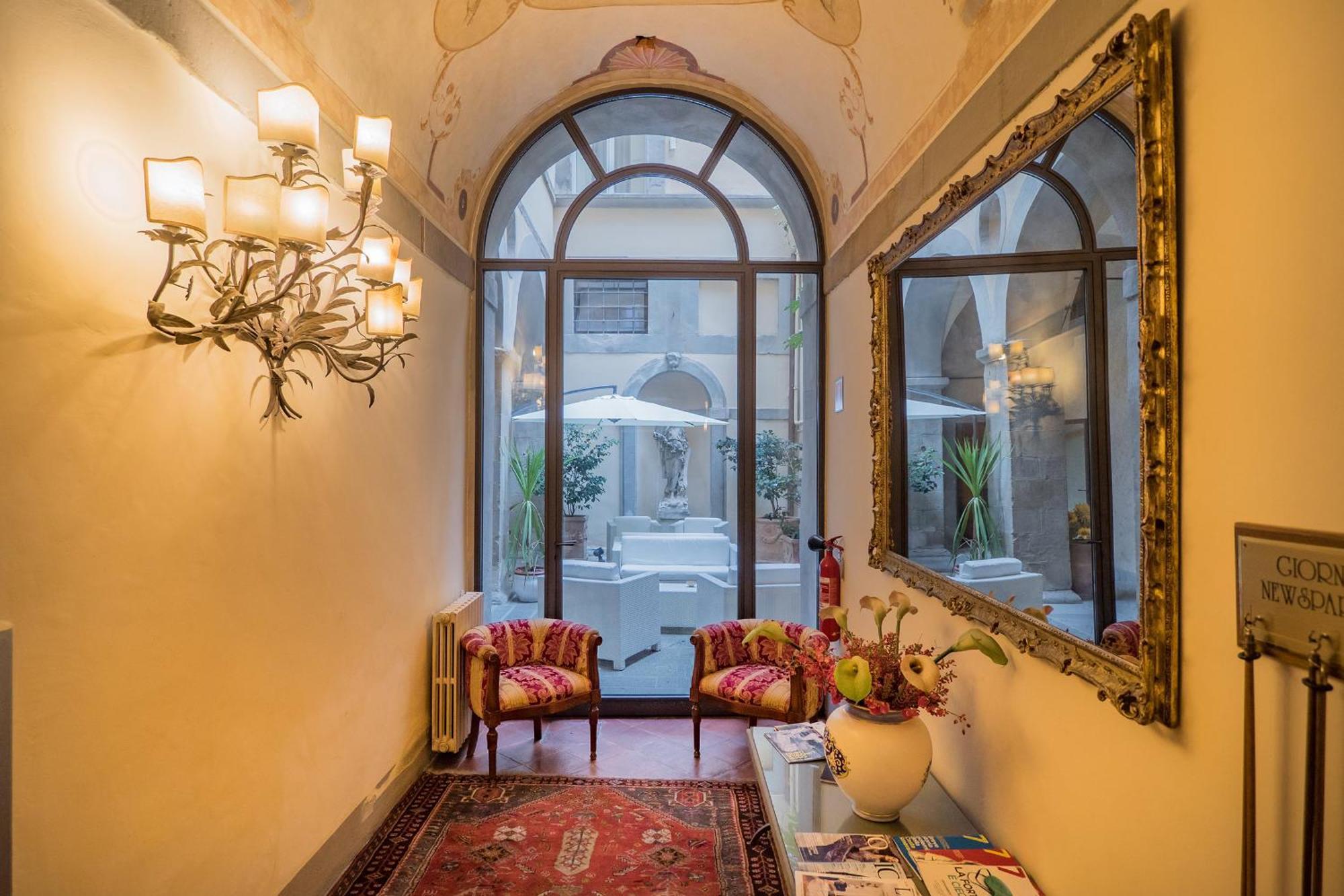 B&B Piccolo Hotel กอร์โตนา ภายนอก รูปภาพ